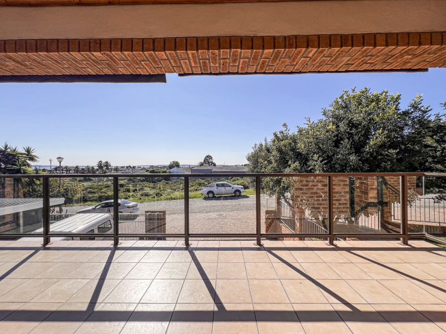 4 Bedroom Property for Sale in Middedorp Western Cape